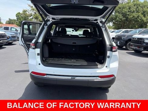 Used 2025 Jeep Grand Cherokee Laredo X w/ Luxury Tech Group I RWD image 16