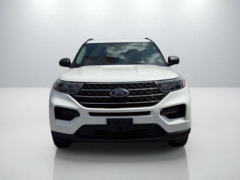 Used 2023 Ford Explorer XLT AWD/4WD image 2