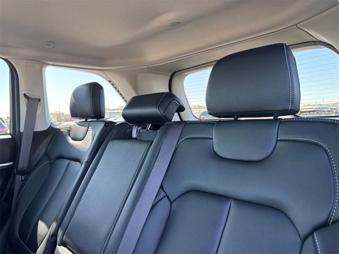 Used 2024 Jeep Grand Cherokee Limited image 29