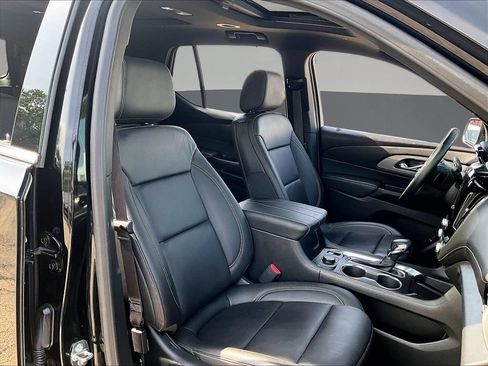 Used 2023 Chevrolet Traverse LT w/ LT Premium Package AWD/4WD image 34