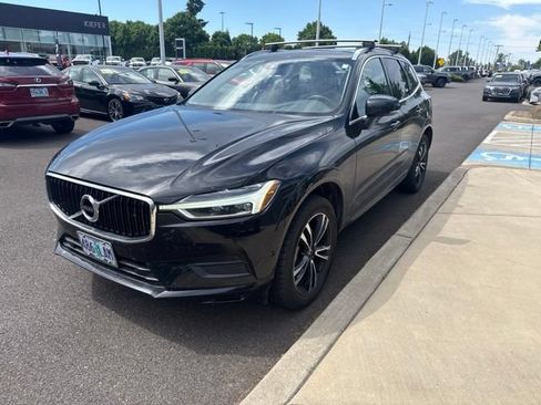 Used 2018 Volvo XC60 T5 Momentum w/ Convenience Package AWD/4WD image 3