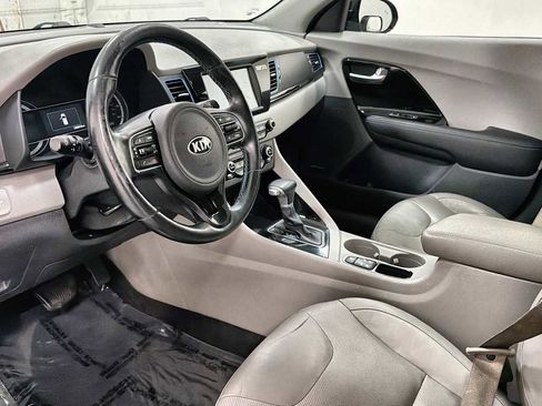 Used 2017 Kia Niro Touring FWD image 12