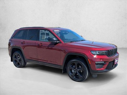 Used 2023 Jeep Grand Cherokee Limited w/ Black Appearance Package AWD/4WD image 3