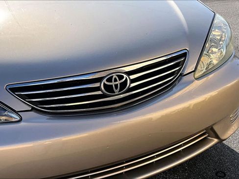 Used 2005 Toyota Camry LE image 26