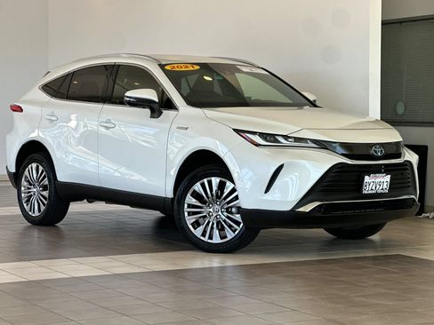 Certified 2021 Toyota Venza XLE AWD/4WD image 2