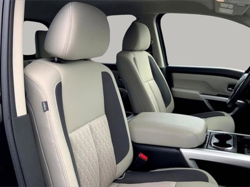 Used 2024 Nissan Titan SV w/ SV Convenience Package image 13
