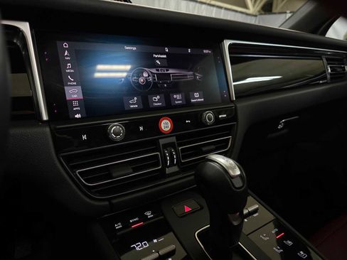 Used 2024 Porsche Macan image 29