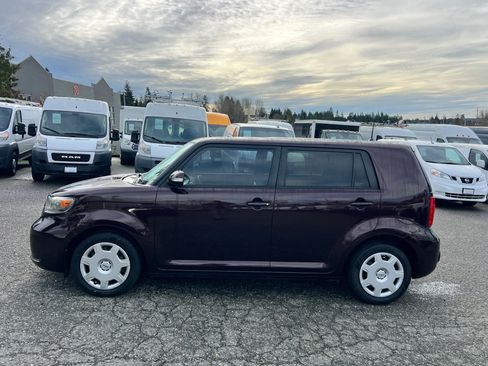 Used 2010 Scion xB Hatchback 4D image 4
