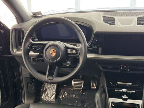 Used 2025 Porsche Cayenne S image 20