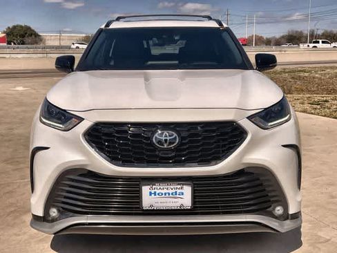 Used 2024 Toyota Highlander XSE image 7