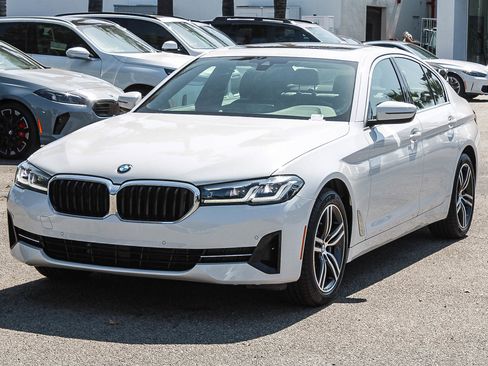 Used 2023 BMW 530i w/ Convenience Package RWD image 3