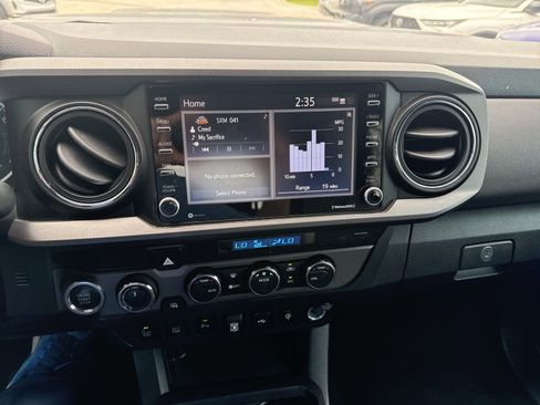 Used 2021 Toyota Tacoma TRD Sport w/ Technology Package image 9