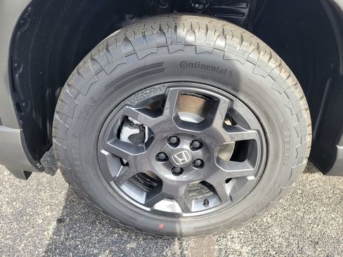 New 2025 Honda Pilot TrailSport image 13