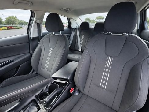 Used 2022 Hyundai Elantra SEL image 13