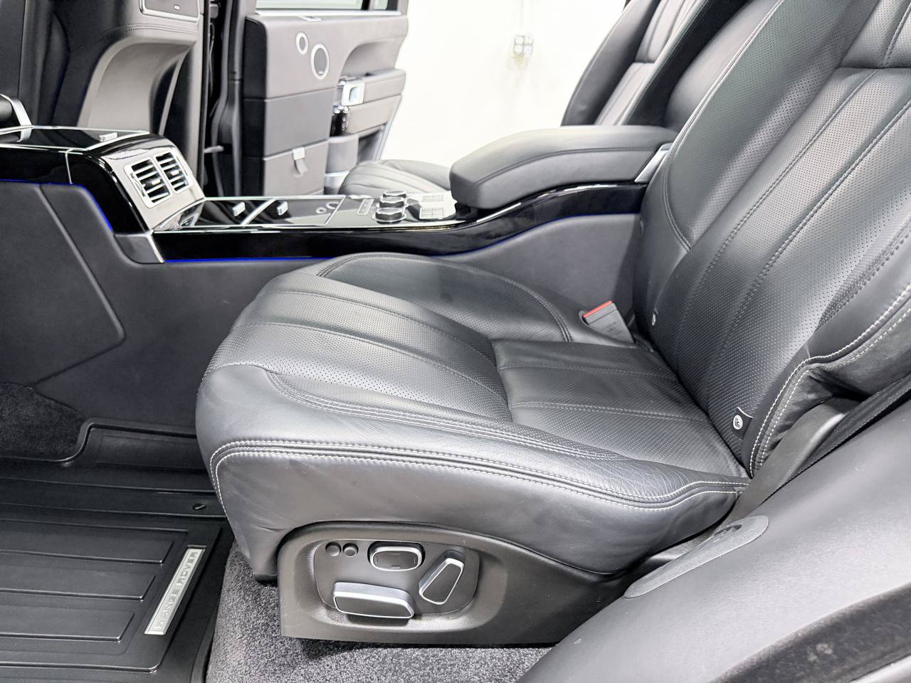 Used 2014 Land Rover Range Rover Long Wheelbase Autobiography AWD/4WD image 35