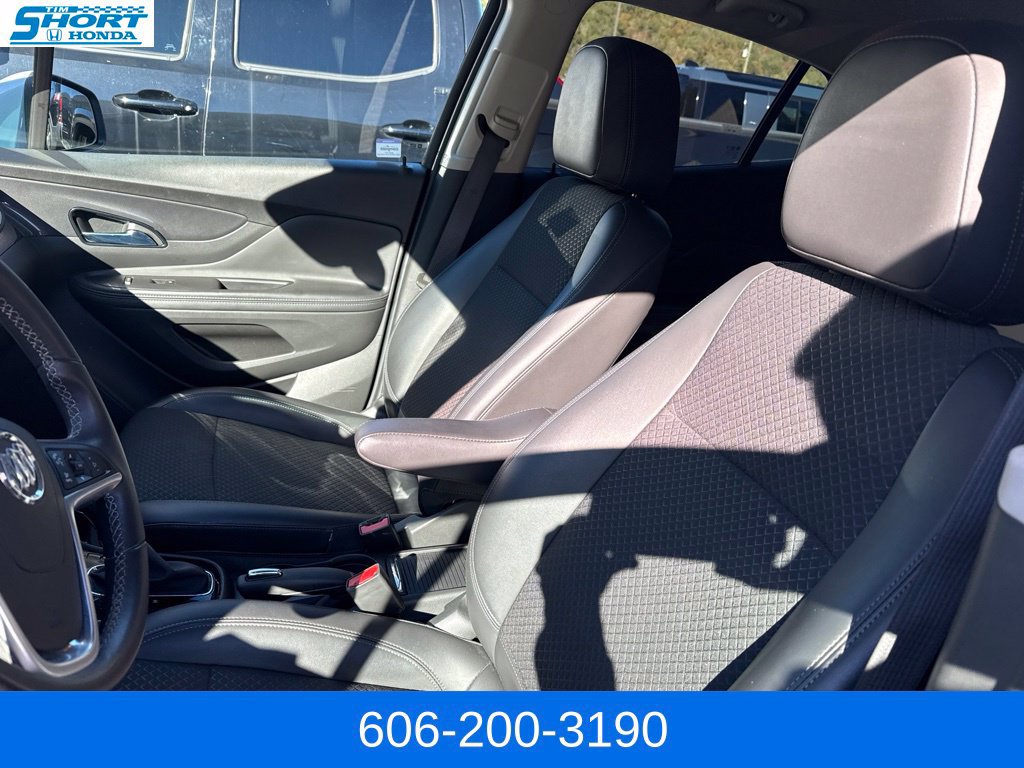 Used 2022 Buick Encore Preferred AWD/4WD image 19
