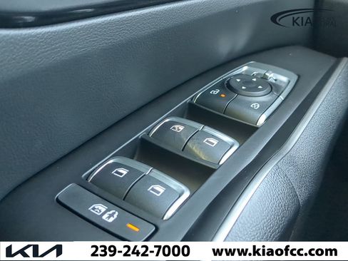 New 2025 Kia Sorento S image 24