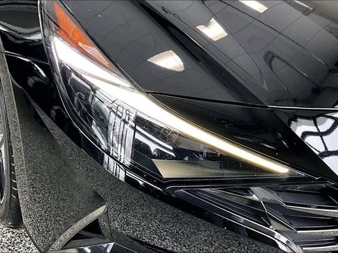 Used 2023 Hyundai Elantra Limited image 30
