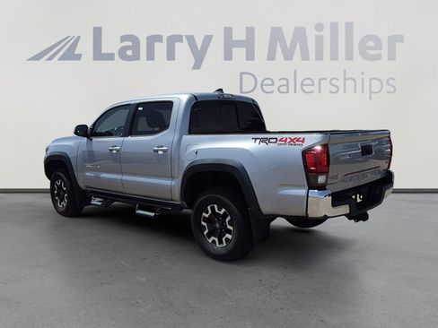Used 2018 Toyota Tacoma TRD Off-Road AWD/4WD image 3