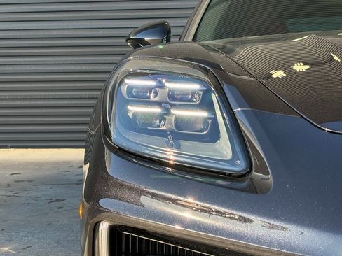 Certified 2025 Porsche Panamera 4 image 12