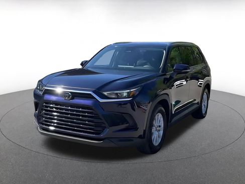 Used 2025 Toyota Grand Highlander FWD image 4