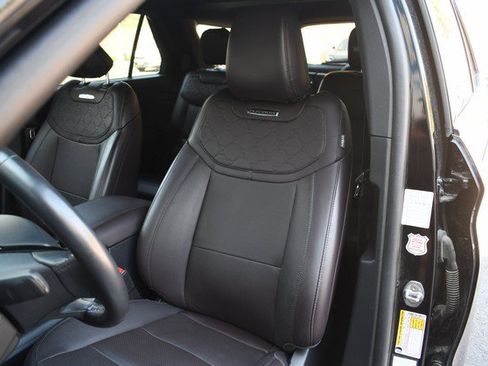 Used 2025 Ford Explorer Platinum w/ LUX Leather Package AWD/4WD image 17