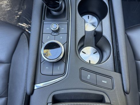 Used 2025 Cadillac XT6 Premium Luxury image 45