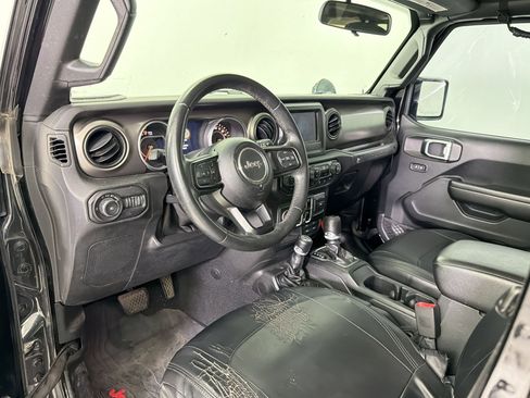 Used 2018 Jeep Wrangler Unlimited Sport S AWD/4WD image 4