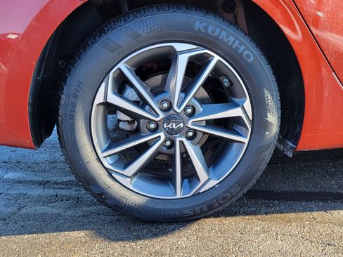 Used 2023 Kia Forte LXS w/ LXS Technology Package image 5