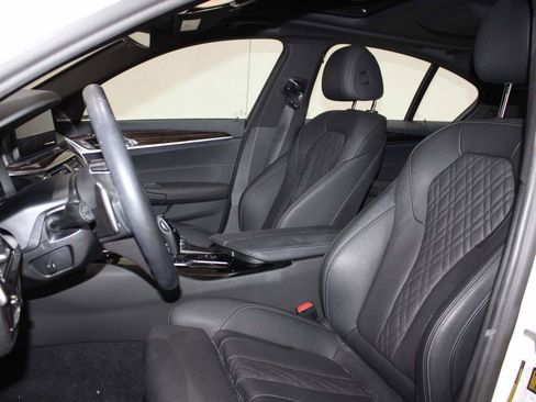 Certified 2022 BMW 530i w/ Premium Package image 12