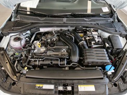 Certified 2025 Volkswagen Jetta Sport image 9