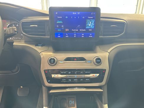 Used 2023 Ford Explorer XLT w/ Equipment Group 202A image 3