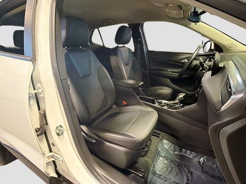 Used 2025 Buick Encore GX Preferred AWD/4WD image 31