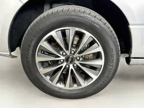 Used 2016 Lincoln Navigator Select RWD image 8