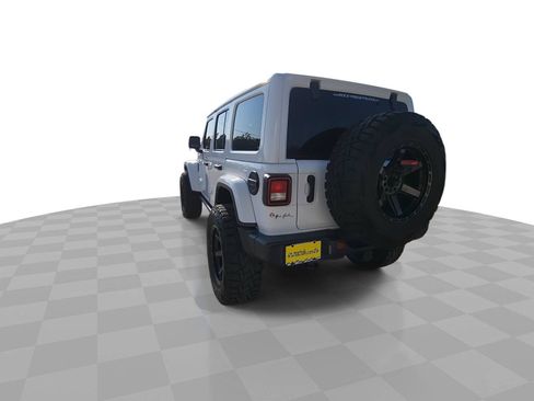 Used 2022 Jeep Wrangler Unlimited Sahara w/ Cold Weather Group AWD/4WD image 7