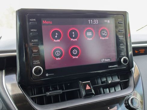 Used 2022 Toyota Corolla LE image 3