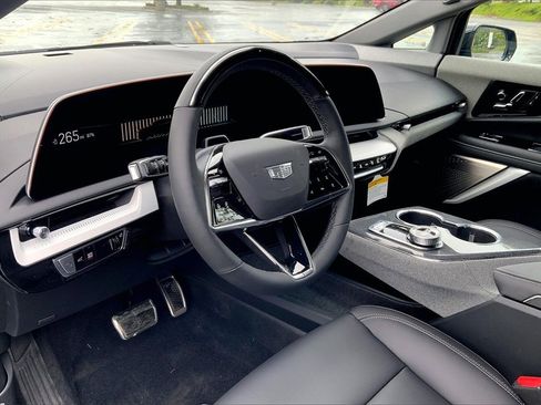 New 2026 Cadillac Optiq Luxury 1 image 9