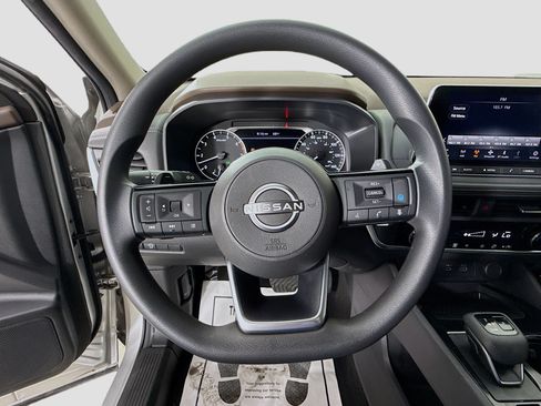 Used 2023 Nissan Rogue SV FWD image 13