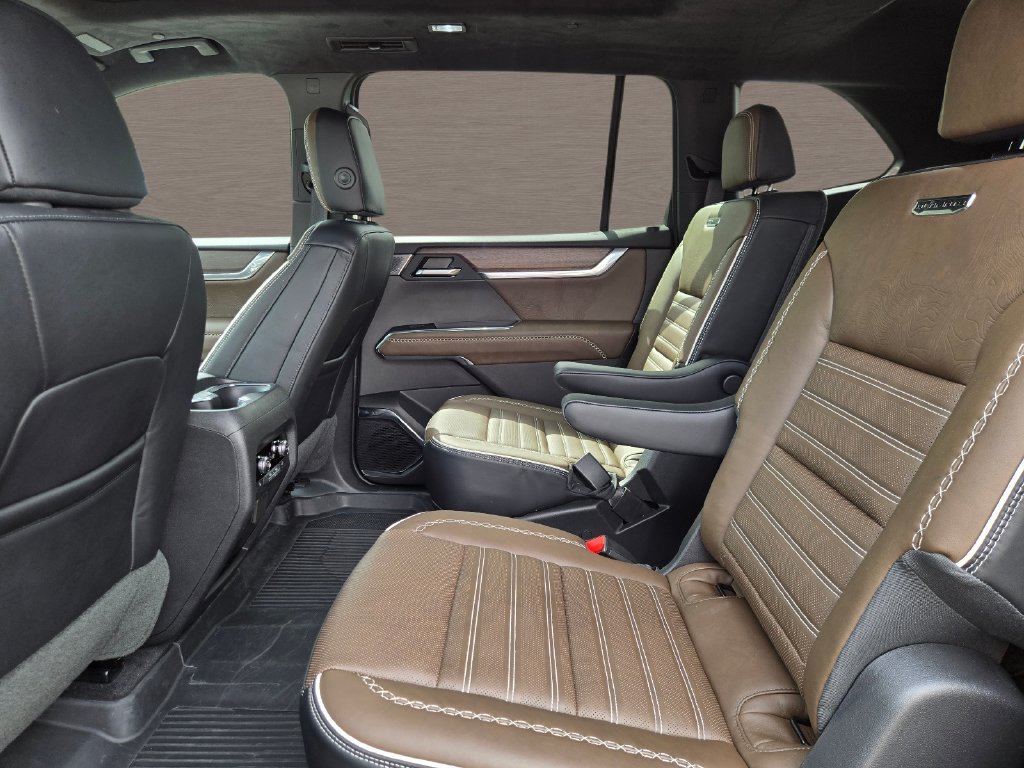 Used 2026 GMC Acadia Denali Ultimate w/ LPO, Floor Liner Package FWD image 18