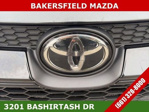 Used 2022 Toyota Corolla LE image 9