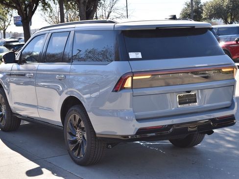 New 2025 Lincoln Navigator Reserve w/ Jet Appearance Package image 9