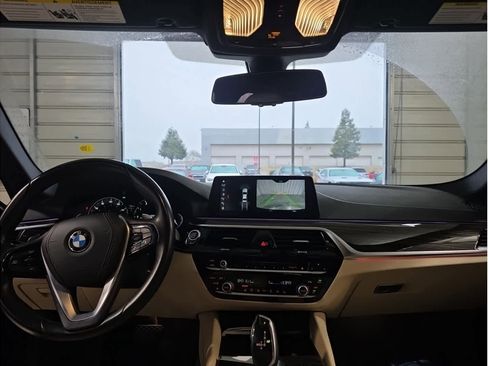 Used 2018 BMW 530i image 16