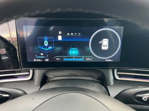 Certified 2025 Hyundai Elantra SEL image 17