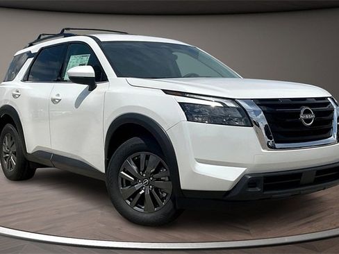New 2025 Nissan Pathfinder SV w/ SV Premium Package image 2
