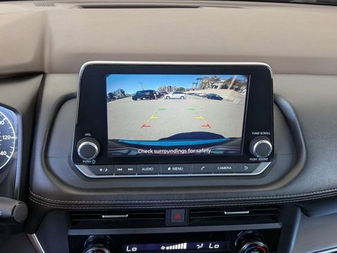 Used 2023 Nissan Rogue SV image 14