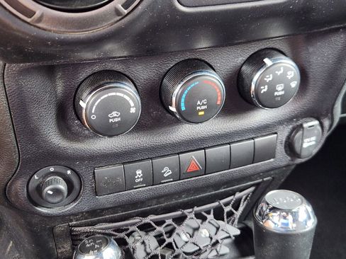 Used 2017 Jeep Wrangler Unlimited Sport w/ Quick Order Package 24S AWD/4WD image 31