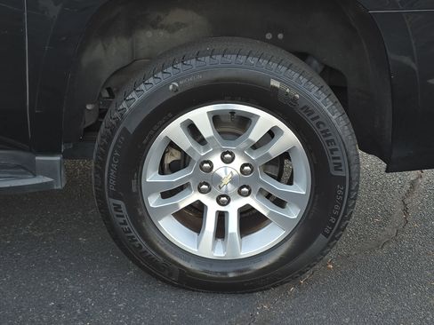 Used 2019 Chevrolet Suburban LT image 34