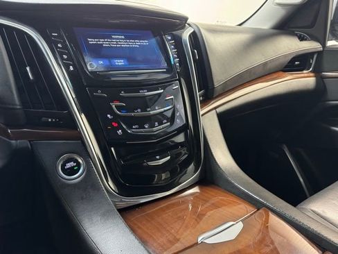 Used 2019 Cadillac Escalade Premium Luxury image 15