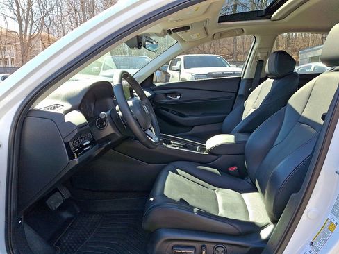 Used 2024 Honda Accord Touring image 14