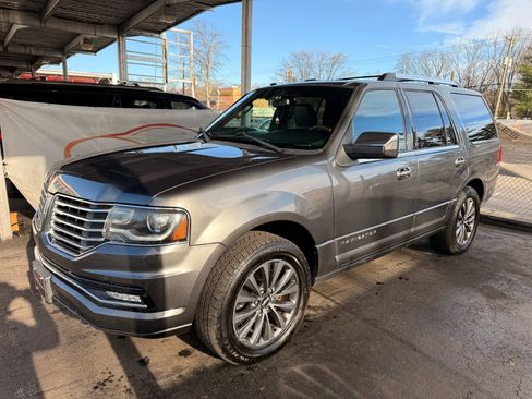 Used 2015 Lincoln Navigator Sport Utility 4D image 8